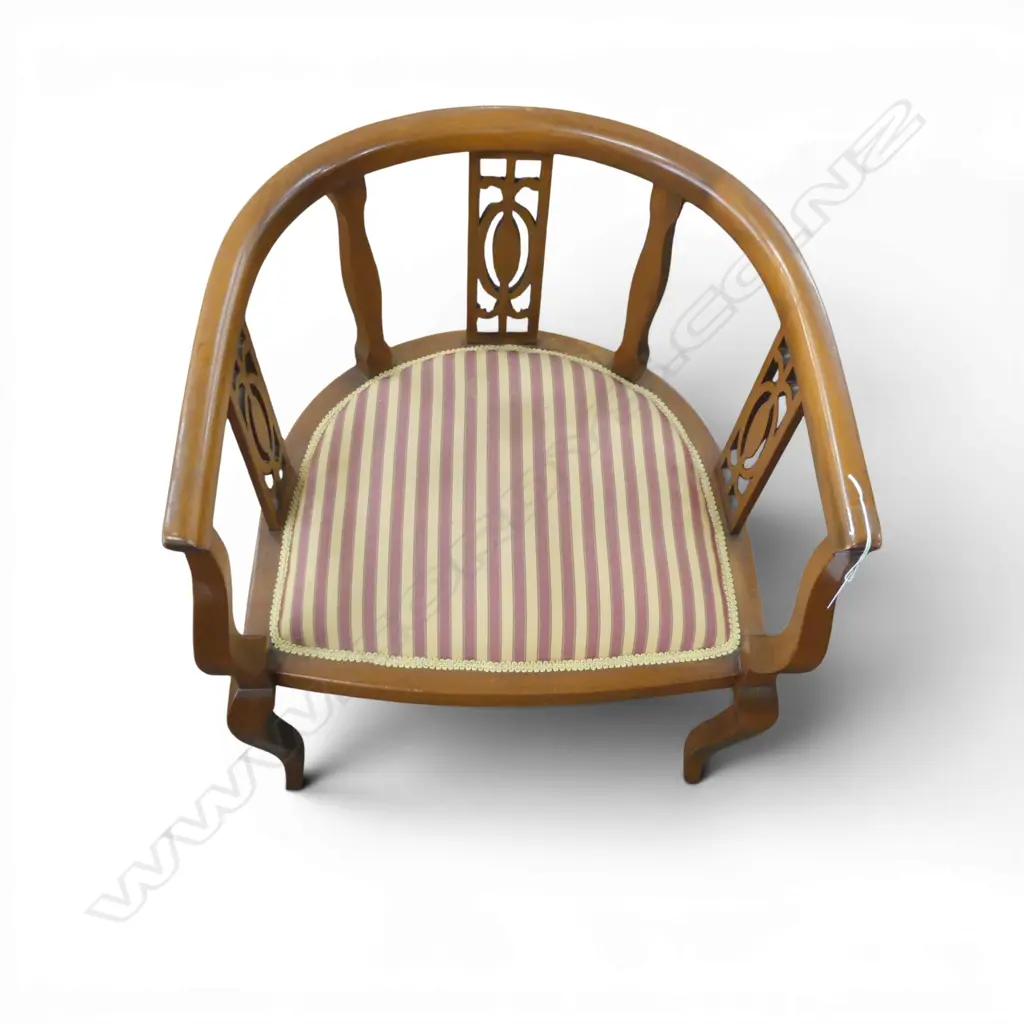TUB CHAIR Image 1++