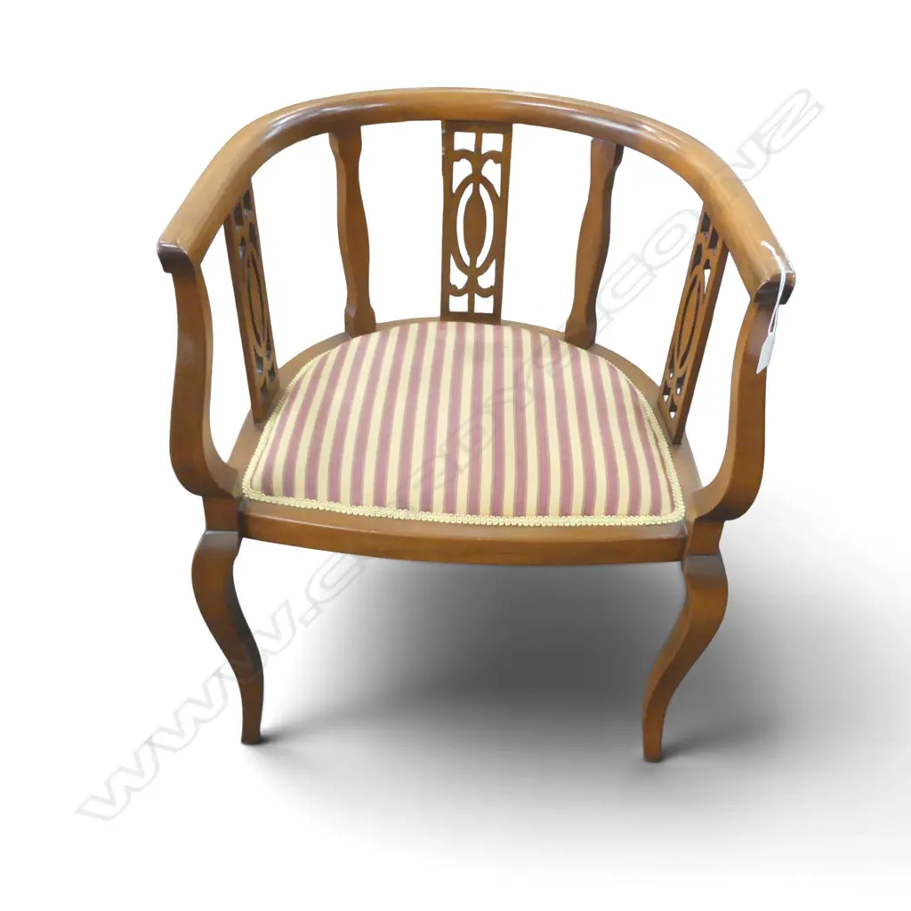 TUB CHAIR Image 1++