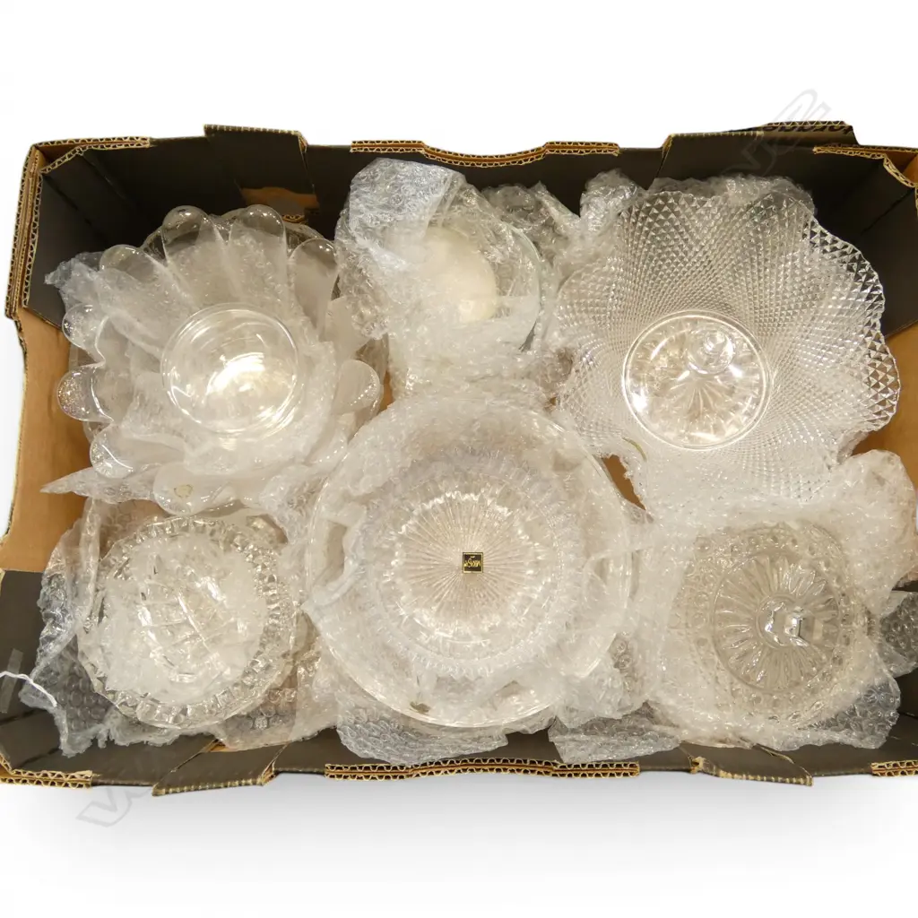 BOX OF ASST. CRYSTAL Image 1++