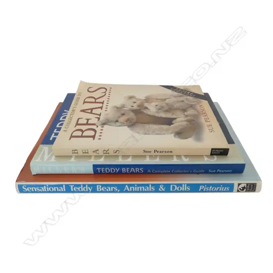 3 ANTIQUE TEDDY BEAR REFERENCE BOOKS – STEIFF ETC, L.325MM