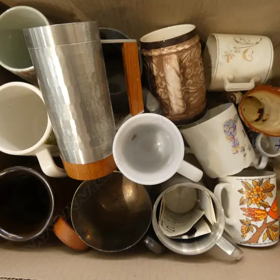 BOX OF 15 MIXED COLLECTABLE BEER MUGS CHINA GLASS PEWTER ETC