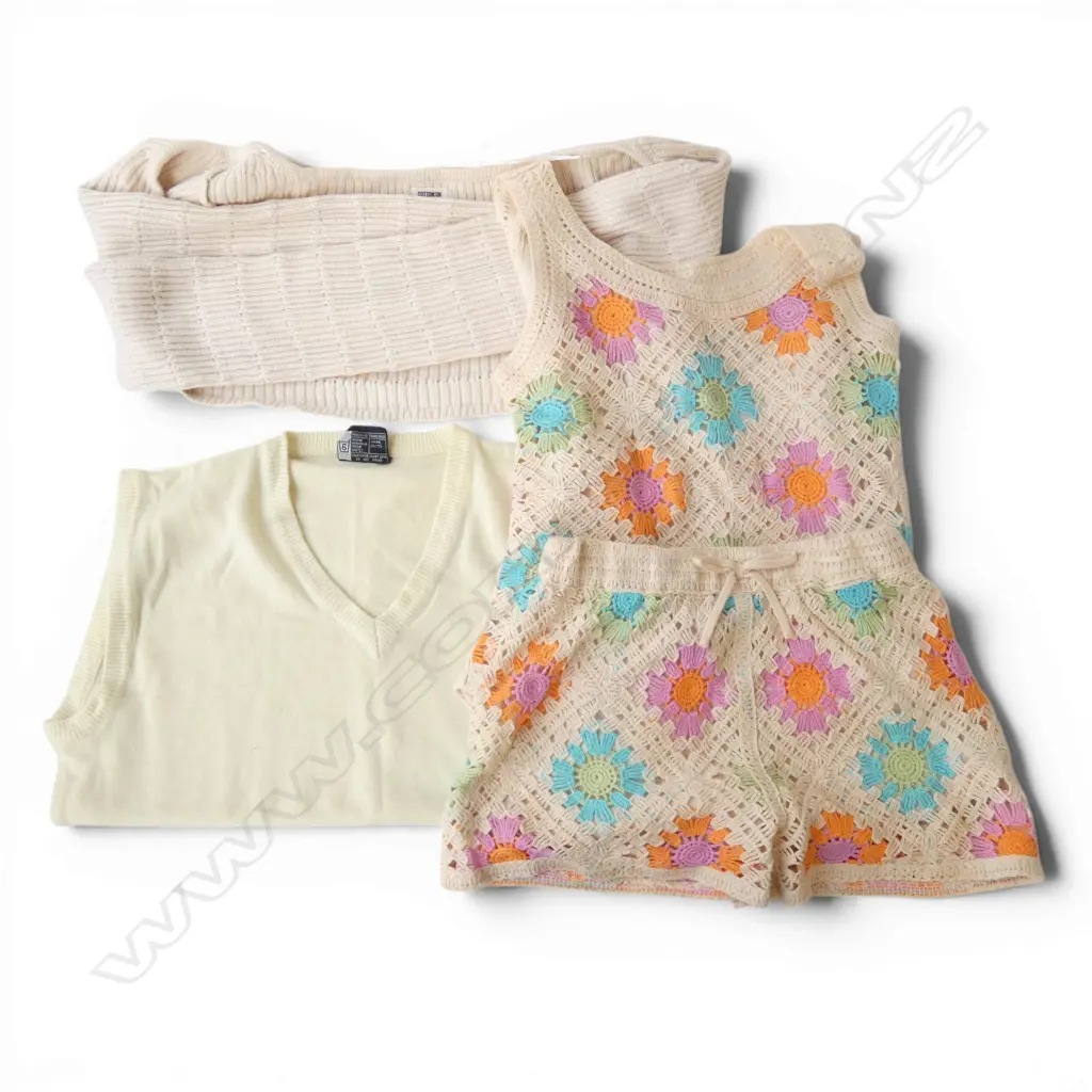 2 PCE CROCHET TYPE WOMAN'S OUTFIT & 2 TOPS Image 1++