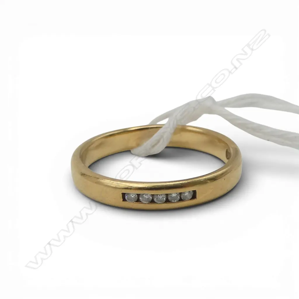 18CT 5 STONE DIAMOND RING, SIZE P 4.0gms Image 1++