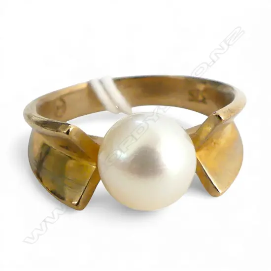 9CT PEARL RING,  SIZE M with 8mm round pearl 5.3gms