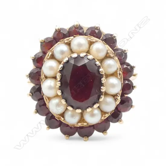 9CT YG GARNET & PEARL CLUSTER RING, 5.3gms SIZE S