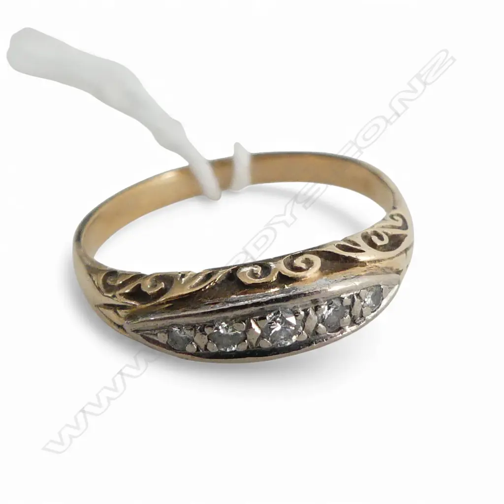 9ct GOLD 5 STONE DIAMOND RING. 2.9gms SIZE Q Image 1++