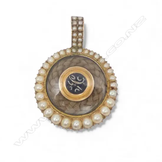 8CT GOLD  AND PEARL MOURNING PENDANT 6.79gms