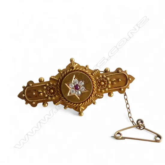 15CT BAR BROOCH w diamonds & ruby W.45mm. Chester 1894 glazed back panel. 6.5gms