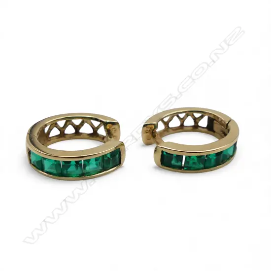 PR 9CT created EMERALDS HOOP EARRINGS, 2.9gms