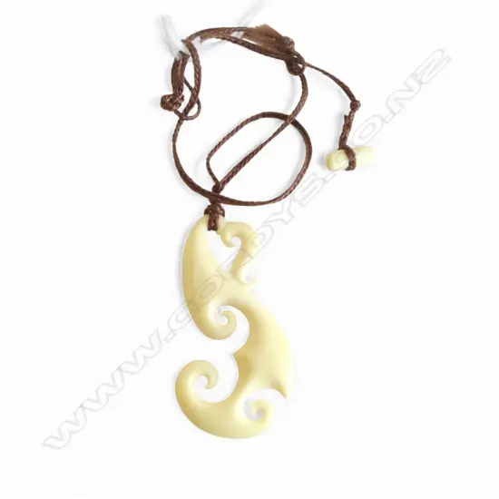 BRIAN FLINTOFF BONE CARVED HEI MATAU L.55mm