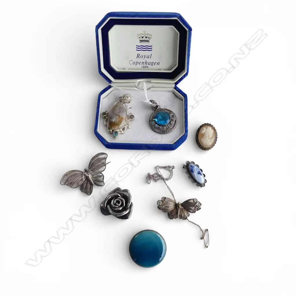 8 PCES JEWELLERY, STG BROOCHES ETC Image 1++