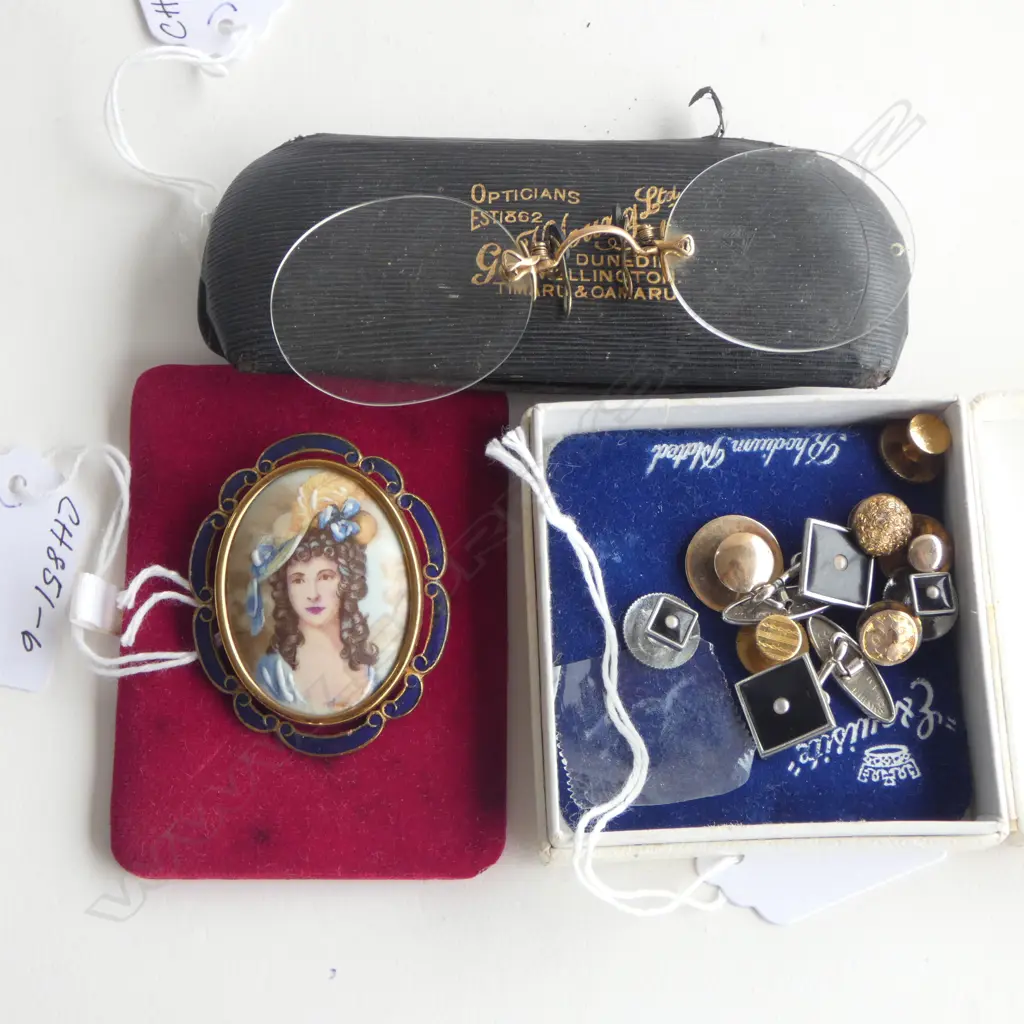 SHIRT STUDS & CUFFLINKS INCLDS 2gm 15ct GOLD STUD, BROOCH & ANTIQUE GLASSES Image 1++