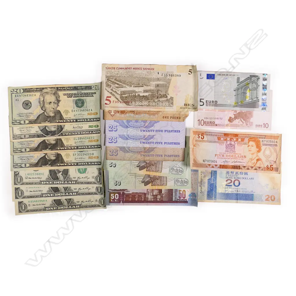 Box of various world banknotes and coins including US$20 x 4. Image 1++