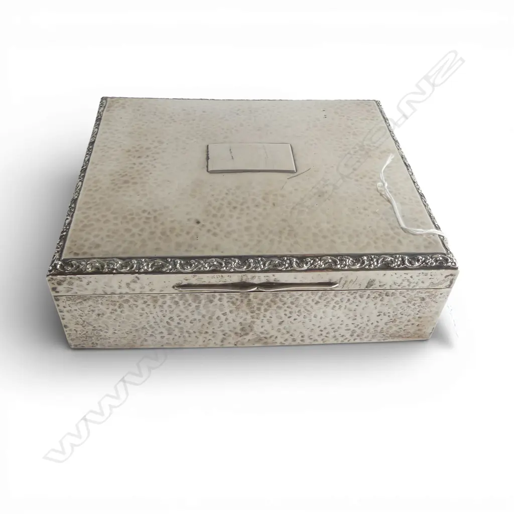 London 1905 SILVER HAMMER finished LGE SILVER JEWEL BOX blue silk lining W.205mm. 825gms.+ Hungarian pin cushions + egg Image 1++