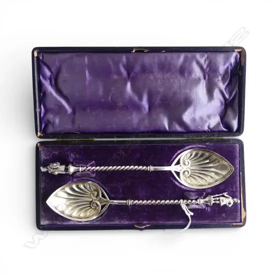 PR SILVER PLATE SERVING SPOONS w. SCOTTISH FIGURES FINIALS L.250mm, CASED