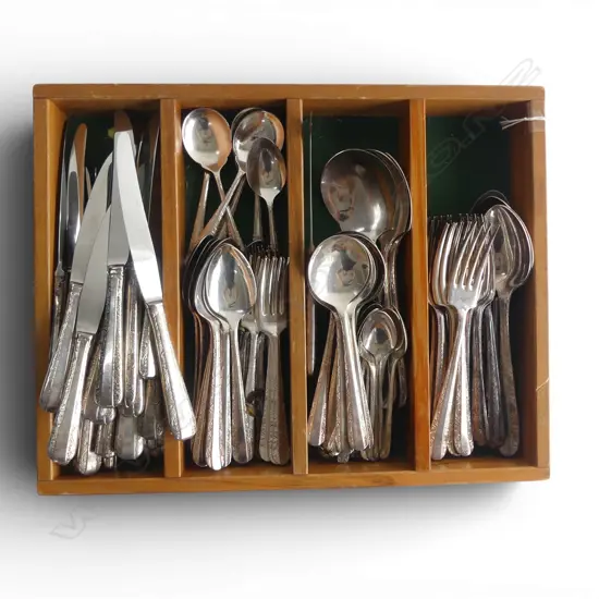 LARGE RODD CUTLERY SET IN RIMU CUTLERY TRAY L400MM