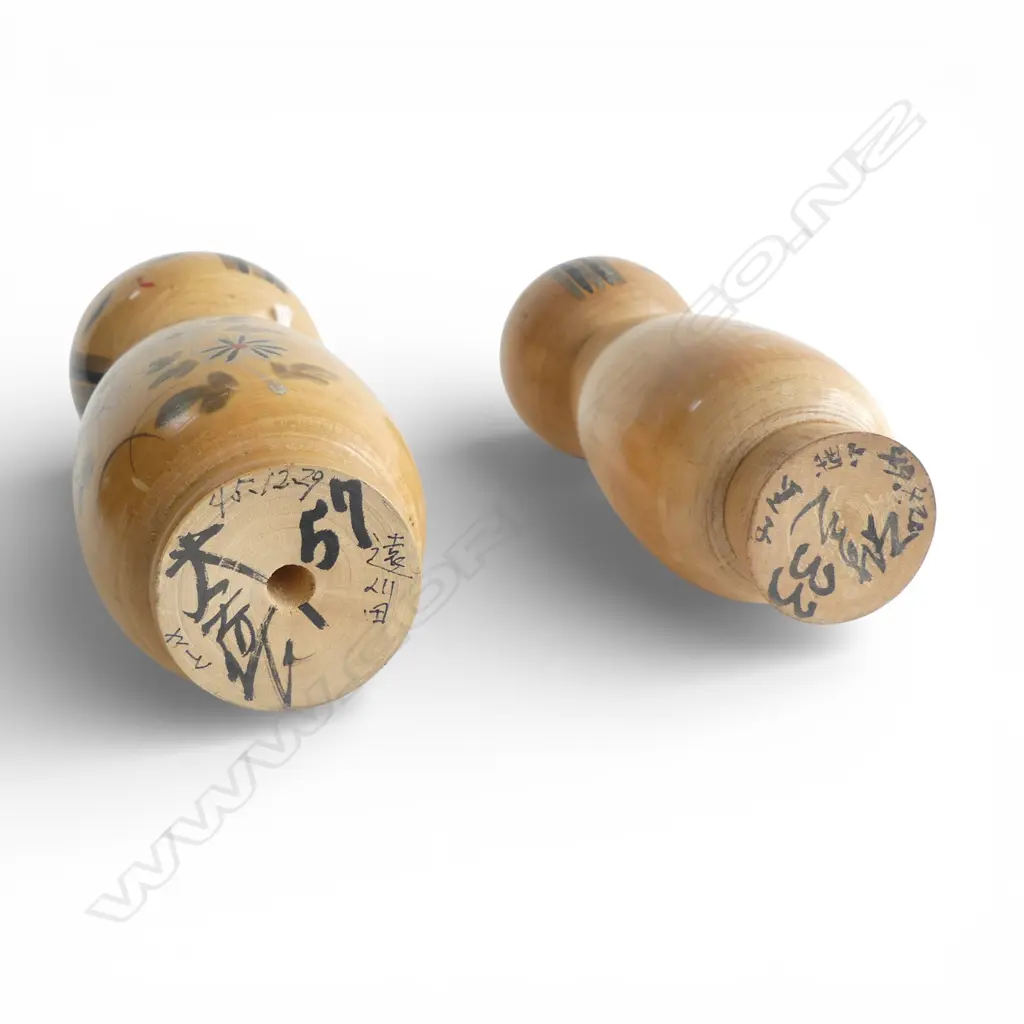 TWO 1940's JAPANESE KOKESHI DOLLS, H.200 & 210mm Image 1++