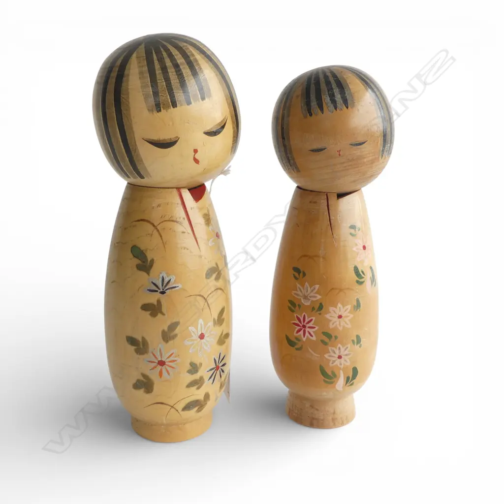 TWO 1940's JAPANESE KOKESHI DOLLS, H.200 & 210mm Image 1++