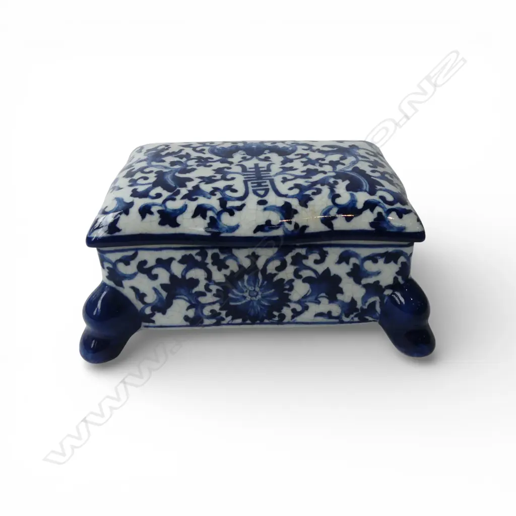 CHINESE B/W FOOTED CONTAINER W.160mm Image 1++