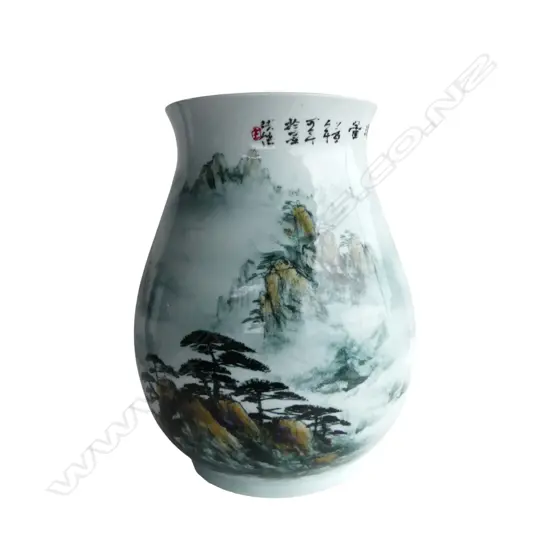MODERN VERY LGE CHINESE PORCELAIN FINELY PAINTED OVOID JINGEZHEN CERAMICS' VASE EXTENSIVE MOUNTAINOUS LANDSCAPE H.455mm
