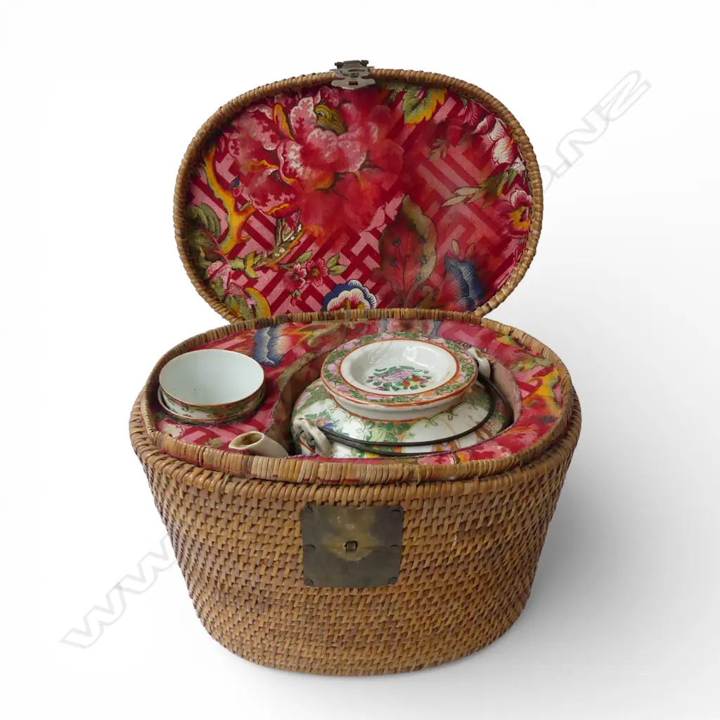 CHINESE FAMILLE ROSE TEAPOT (FAULTS) + 2 CUPS IN BASKET Image 1++