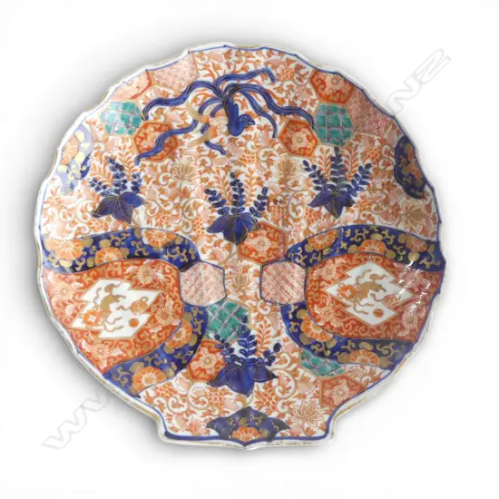 JAPANESE MEIJI PERIOD (1890) IMARI SCALLOP FORM DISH wall hanging. Dia.300mm