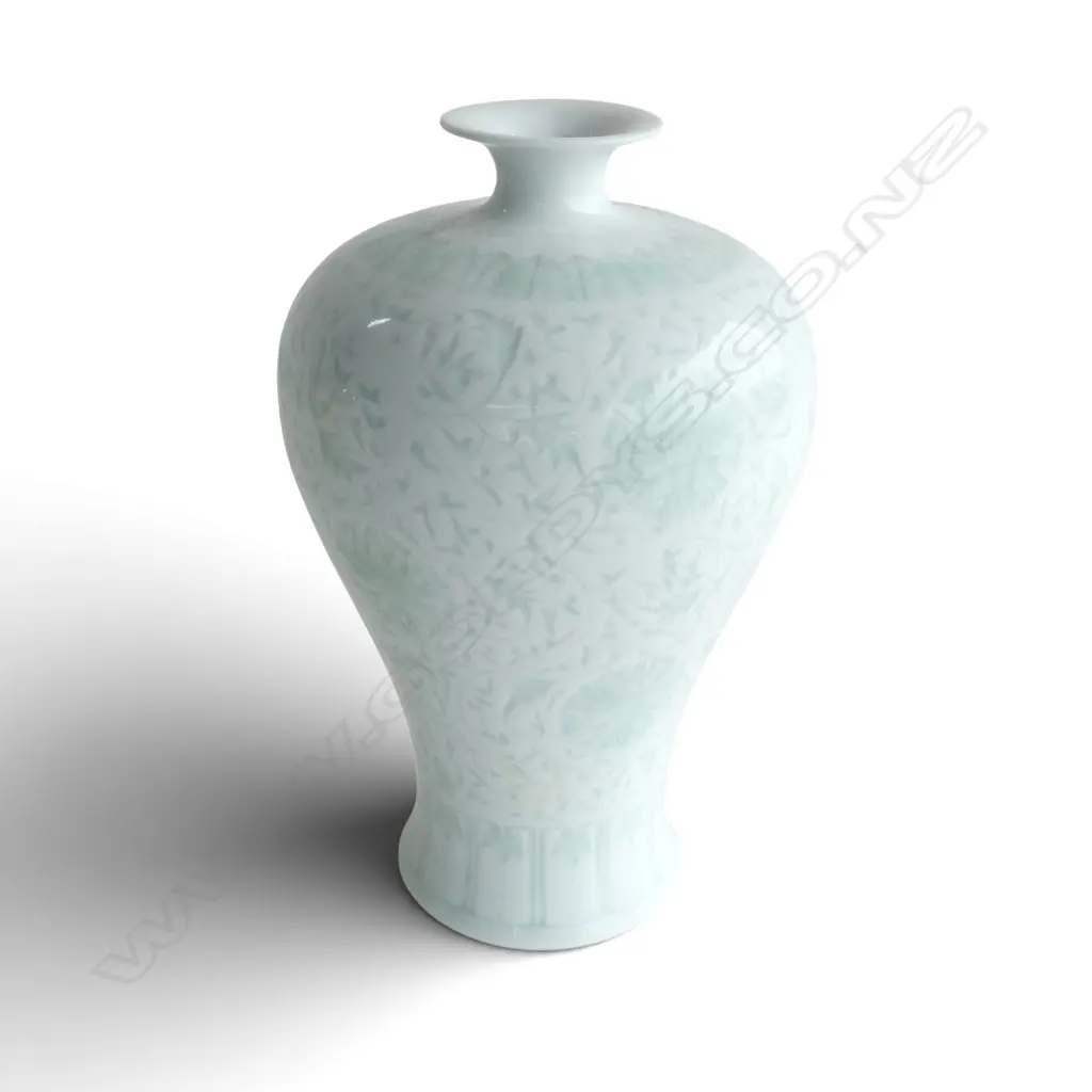 CHINESE PORCELAIN meiping shape VASE celadon glaze w chrysanthemum cut-away decoration H.320mm. Image 1++