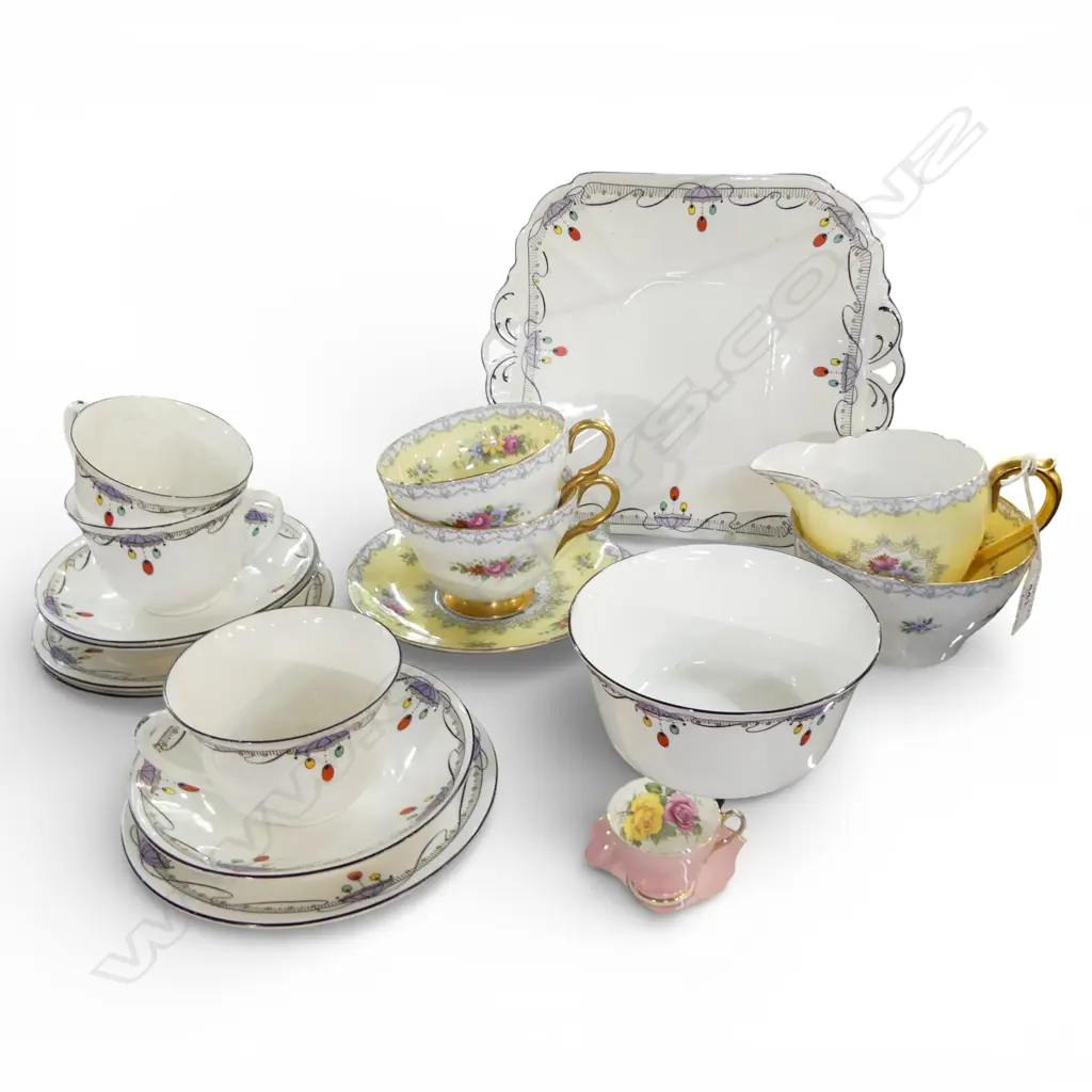 2 SHELLEY CHINA PART TEASETS 2CSPS C/SUGAR & CAKE PLATE 3CSPS & SUGAR BOWL Image 1++