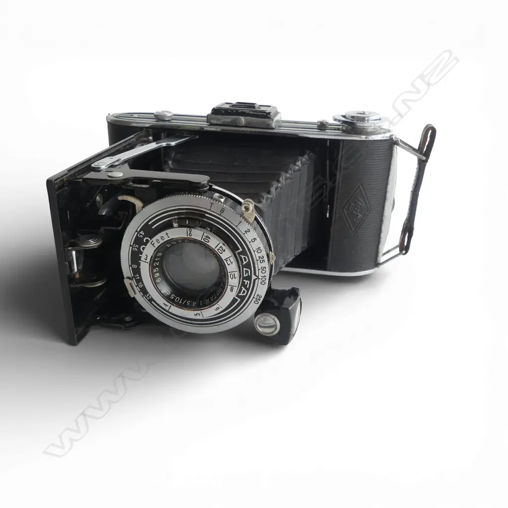 2 LEATHER CASED VIN BELLOWS CAMERAS AGFA & KODAK Image 1++