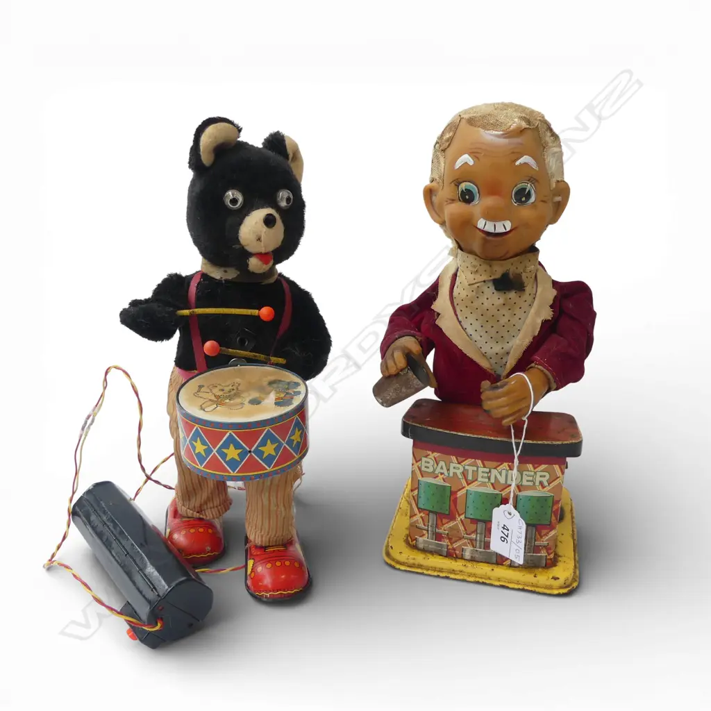 TWO VINTAGE TOYS; BARTENDER & DRUMMER BEAR H.270mm Image 1++
