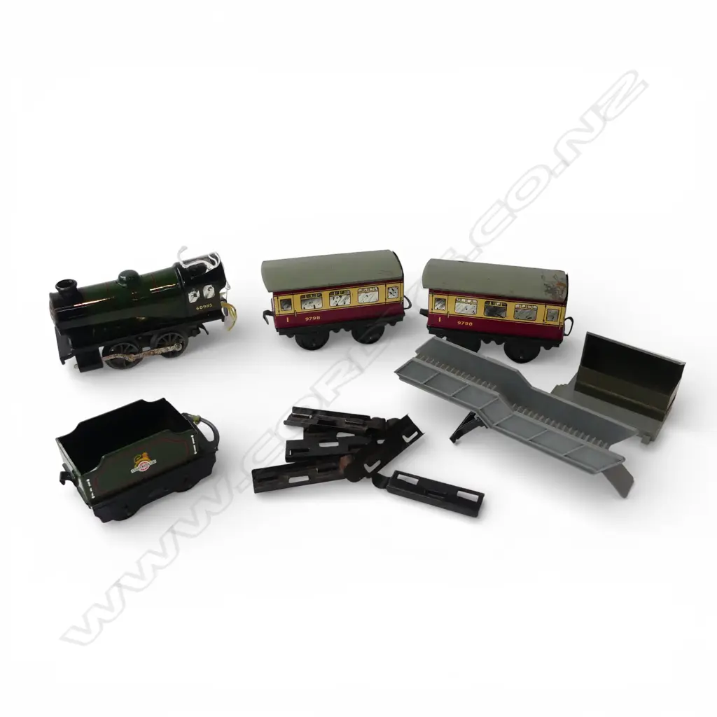 VIN TIN TOY CLOCKWORK ENGINE TENDER & CARRAGES ETC Image 1++