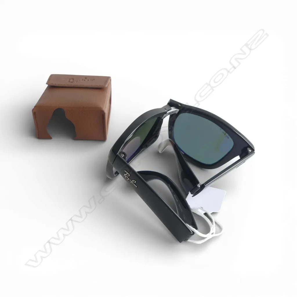 PR VINTAGE RAY BAN WAYFARER FOLDING SUNGLASSES, LEATHER RAY BAN CASE Image 1++