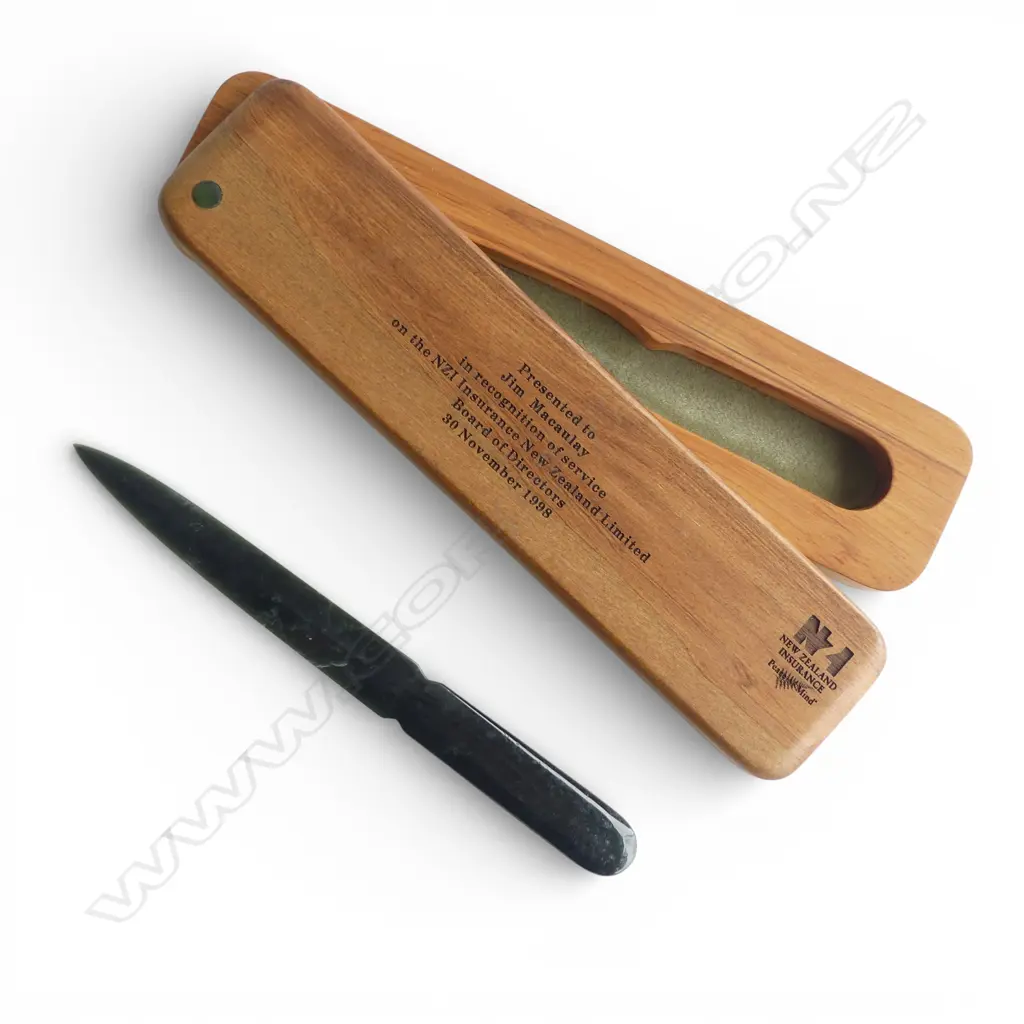 GREENSTONE PAPER KNIFE BY ROSS CRUMP L.205mm IN RIMU CASE  Image 1++