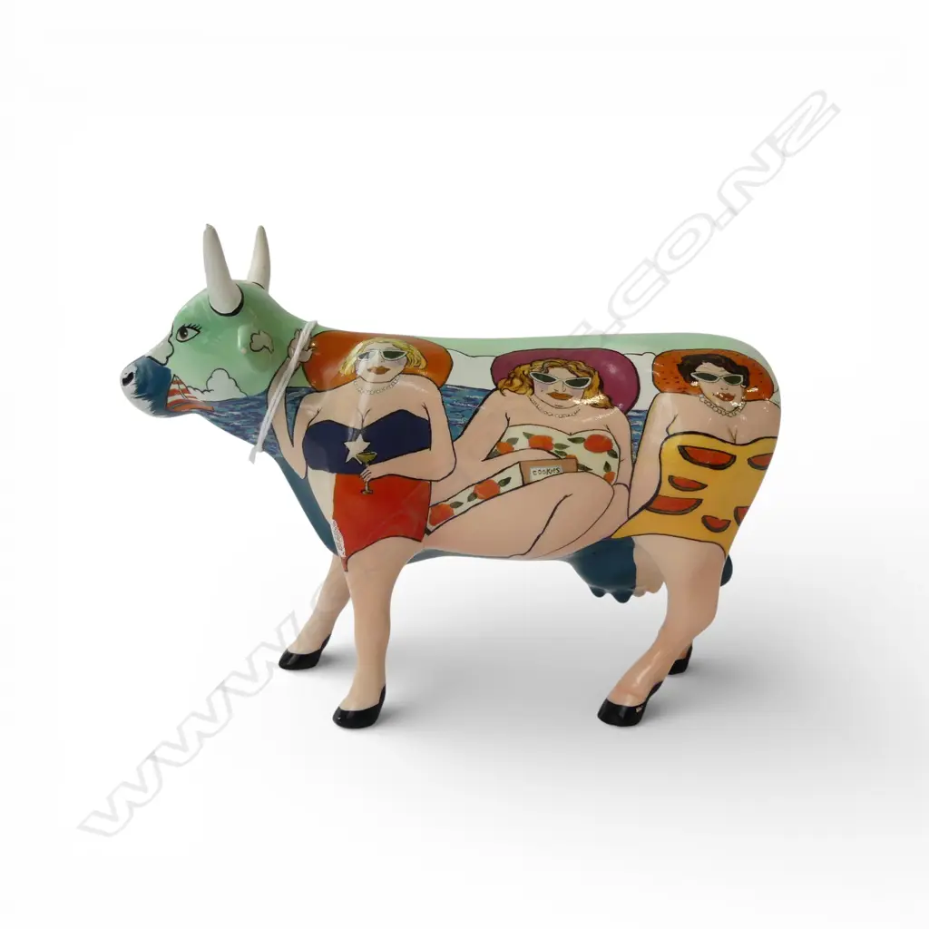 COW PARADE COLLECTABLE " FUN SEEKER" small chip to horn Image 1++