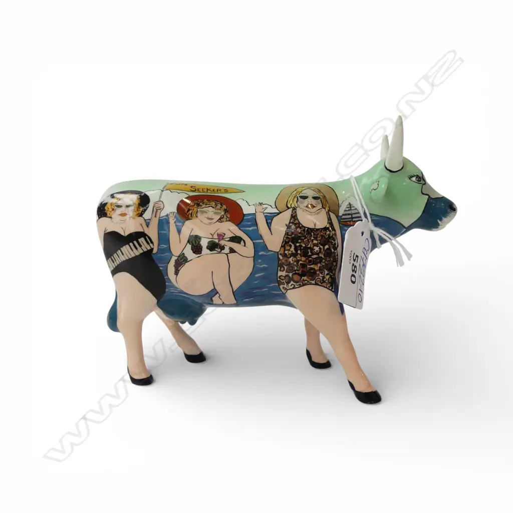 COW PARADE COLLECTABLE " FUN SEEKER" small chip to horn Image 1++