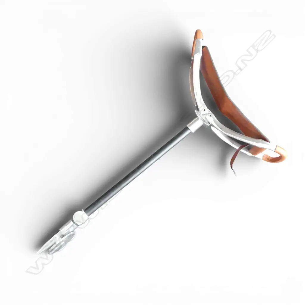 MODERN LEATHER & ALUMINIUM ADJUSTABLE SHOOTING STICK / SEAT Image 1++