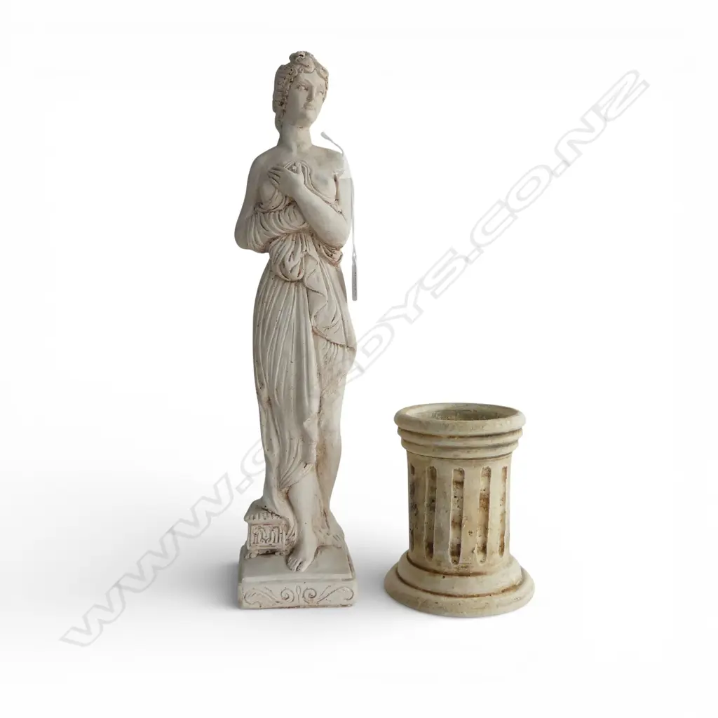 CONCRETE CLASSICAL WOMAN + STAND H.615mm Image 1++