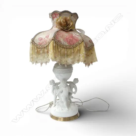 CLASSICAL STYLE LAMP w. DANCING PUTTI TO BASE H.600mm