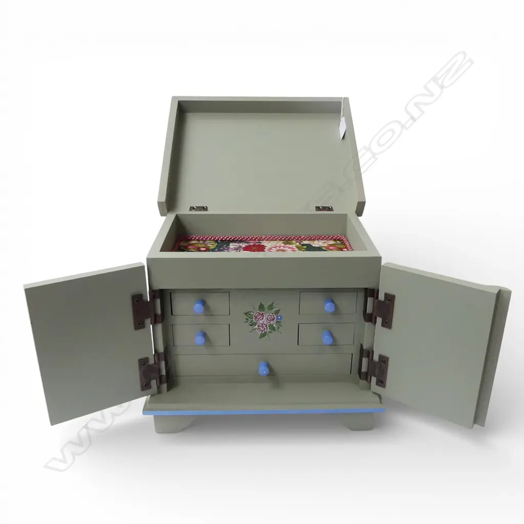   PAINTED JEWELLERY CASE  Image 1++