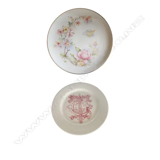 TRELISE COOPER CERAMIC PLATE AND PORCELAIN PLATE WITH A FLORAL AND SWAN PATTERN