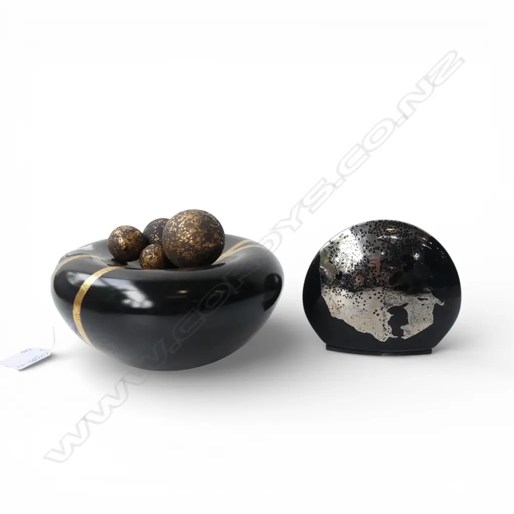 2 STUDIO POTTERY WORKS by CARROL SWAN + 4 POTTERY BALLS Image 1++