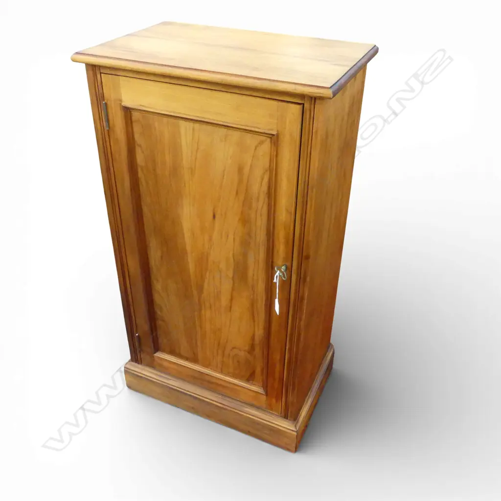 WOODEN WINE CABINET 590x385x1065mm Image 1++