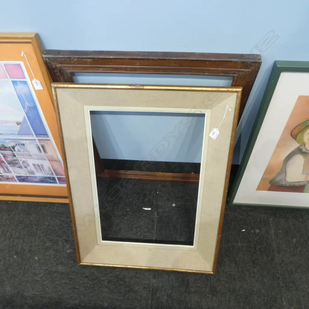2 VINTAGE PICTURE FRAMES internal sizes 540 x 370mm & 565 x 470mm Image 1++