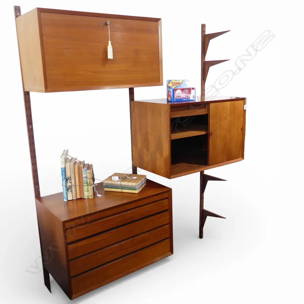 MID CENTURY / RETRO WALL UNIT 1590x480x2020mm Image 1++