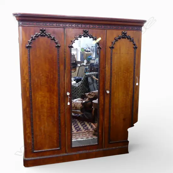 LARGE 3 DOOR WARDROBE with internal drawers, central door mirrored 1600x620x2090mm in good condition....