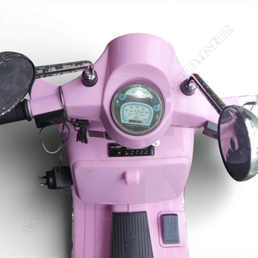 VESPA BATTERY RIDE ON H.770mm Image 1++