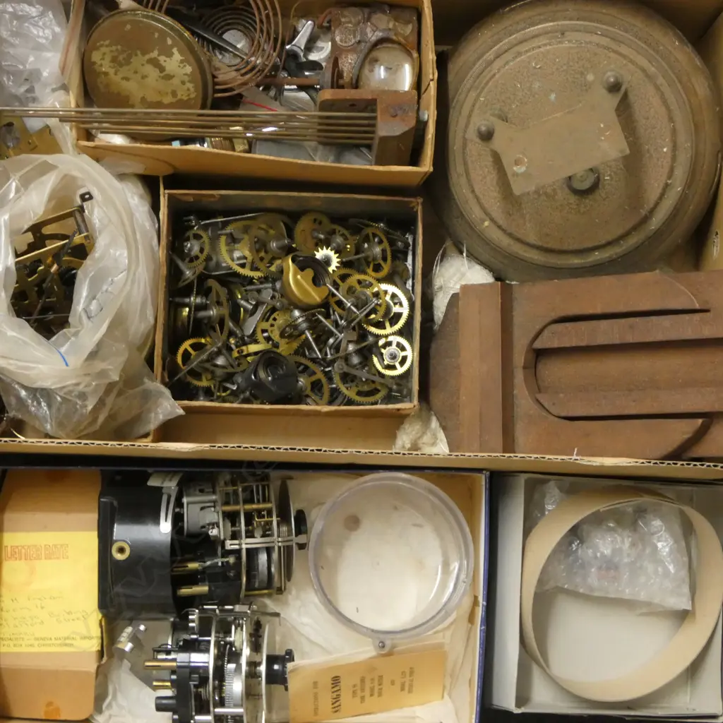 BOX OF CLOCK MOVEMENTS & PARTS Image 1++