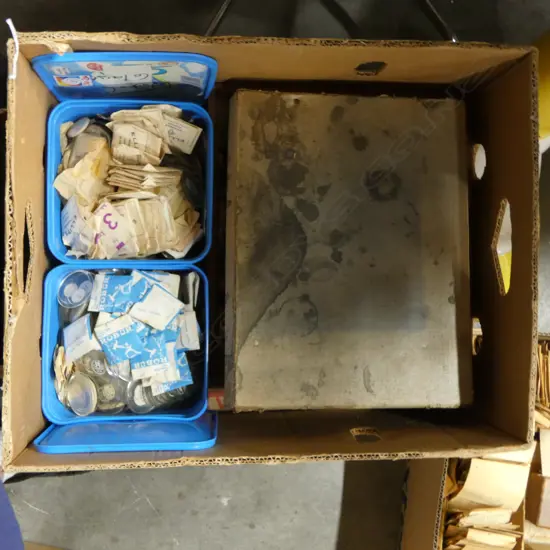 LARGE BOX OF VINTAGE WATCH & GLASS FACES