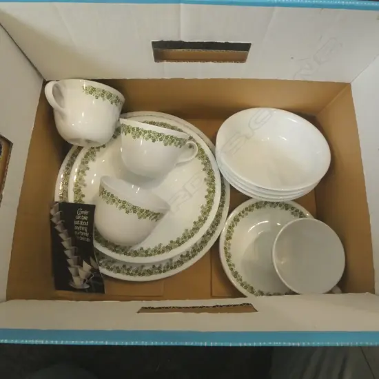 CORELLE 'SPRING BLOSSOM' PART DINNER SET