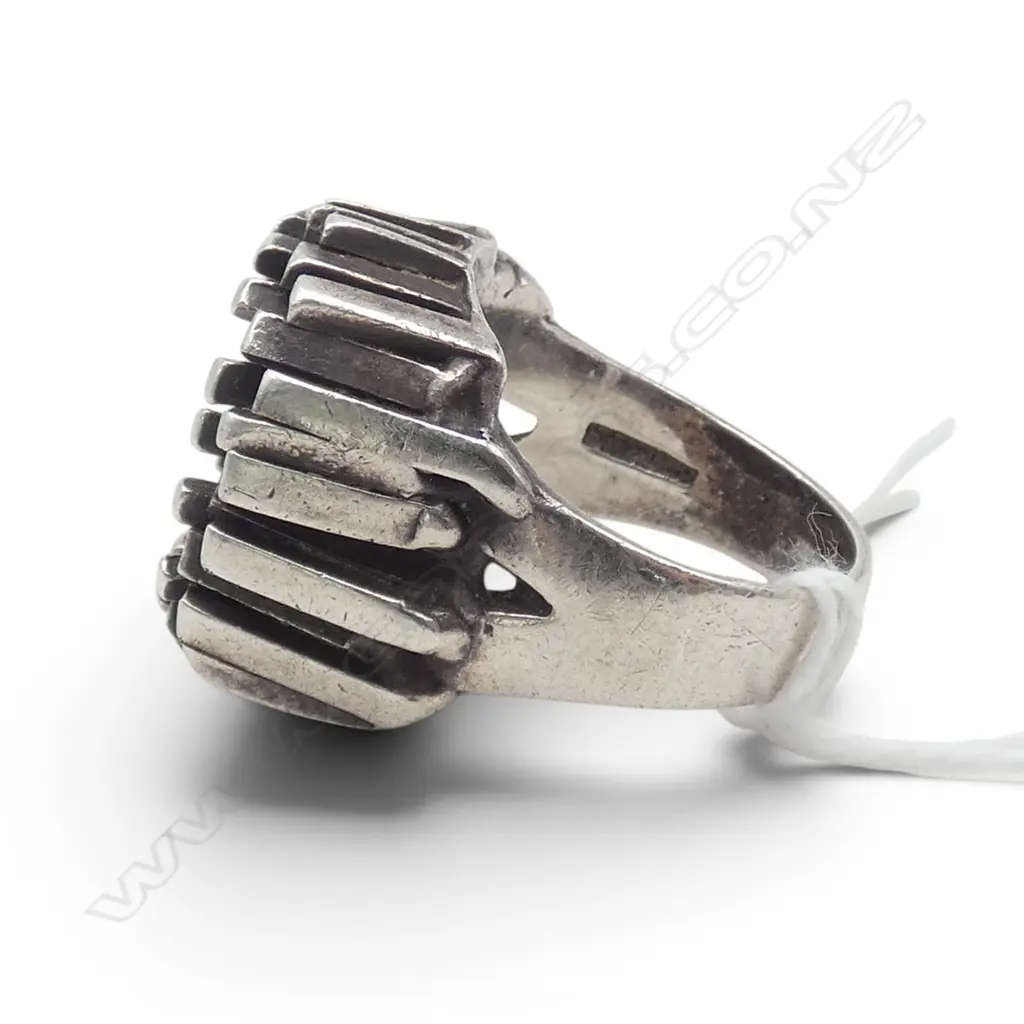 DESIGNER STG SILVER & CORAL RING, 16.8gms SIZE O Image 1++